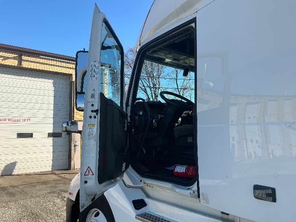 Sleeper Tractor-Heavy Duty Tractors-Volvo-2023-VNL64760-East Chicago-IN-613,605\n\t\tmiles-$ 63,750 - Image 9