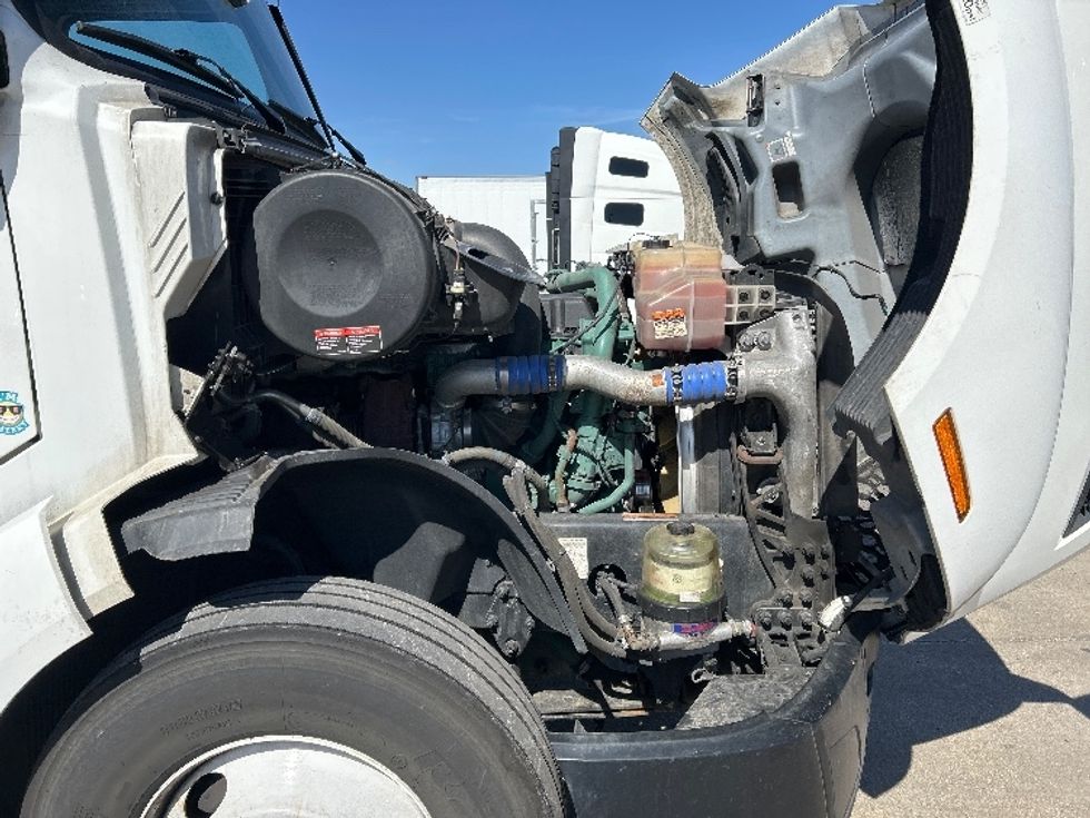 Sleeper Tractor-Heavy Duty Tractors-Volvo-2023-VNL64760-East Chicago-IN-746,921\n\t\tmiles-$ 48,000 - Image 20