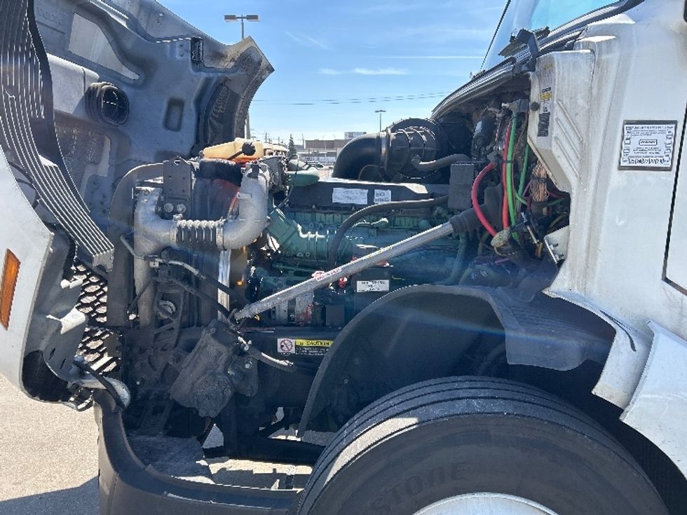 Sleeper Tractor-Heavy Duty Tractors-Volvo-2023-VNL64760-East Chicago-IN-746,921\n\t\tmiles-$ 48,000 - Image 21