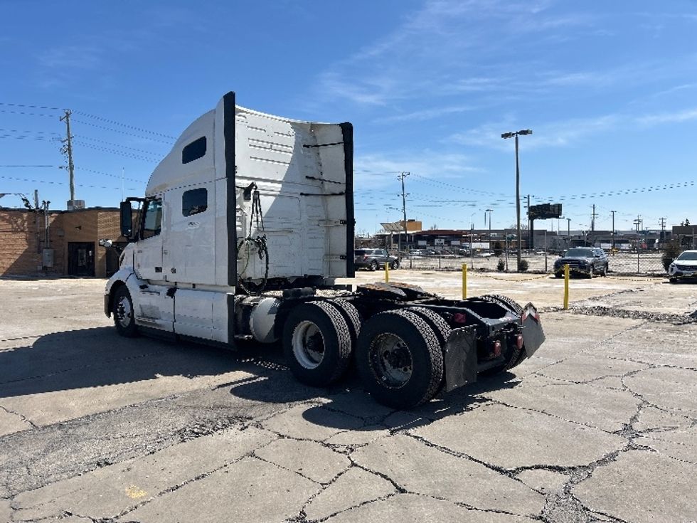 Sleeper Tractor-Heavy Duty Tractors-Volvo-2023-VNL64760-East Chicago-IN-746,921\n\t\tmiles-$ 48,000 - Image 5