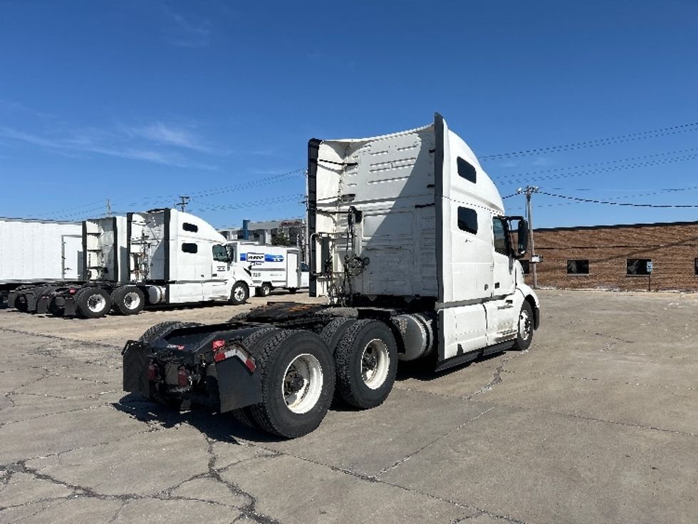Sleeper Tractor-Heavy Duty Tractors-Volvo-2023-VNL64760-East Chicago-IN-746,921\n\t\tmiles-$ 48,000 - Image 7