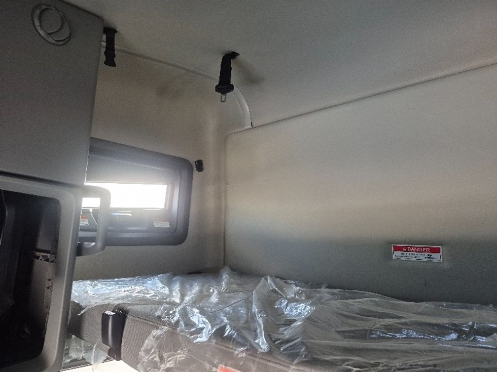 Sleeper Tractor-Heavy Duty Tractors-Volvo-2023-VNL64760-East Chicago-IN-753,204\n\t\tmiles-$ 50,500 - Image 23