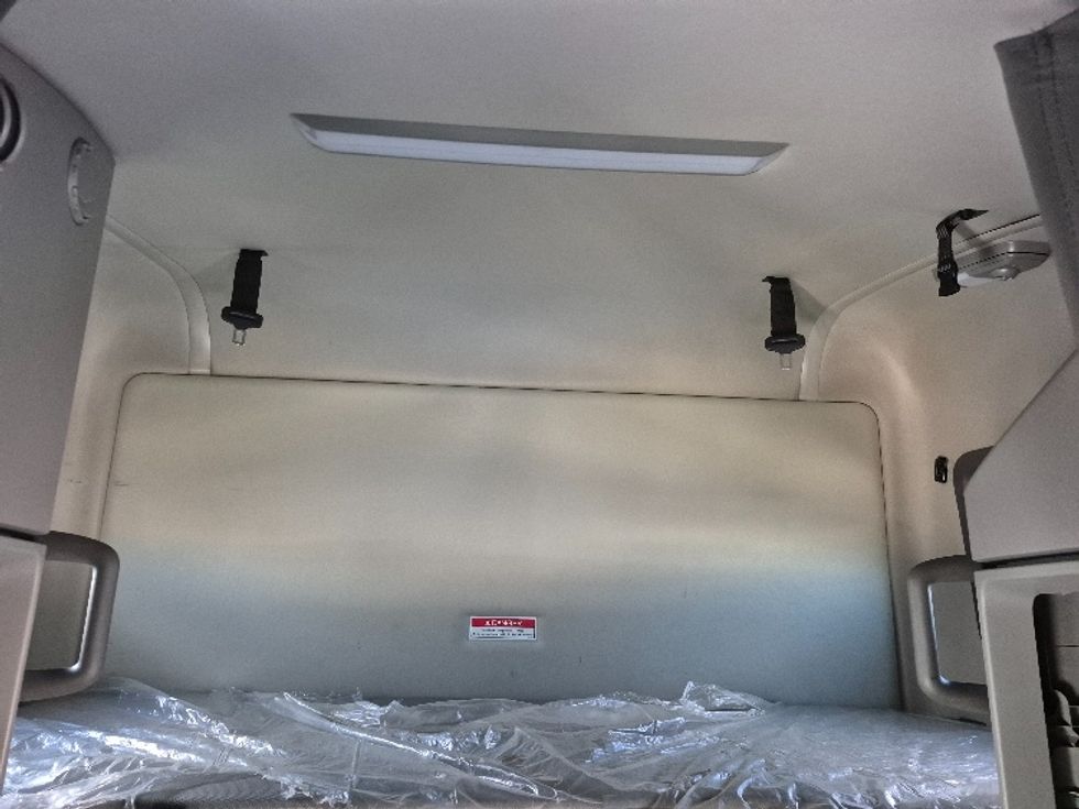 Sleeper Tractor-Heavy Duty Tractors-Volvo-2023-VNL64760-East Chicago-IN-753,204\n\t\tmiles-$ 50,500 - Image 24