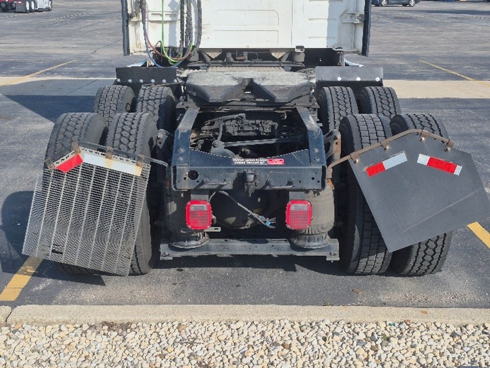 Sleeper Tractor-Heavy Duty Tractors-Volvo-2023-VNL64760-East Chicago-IN-753,204\n\t\tmiles-$ 50,500 - Image 6