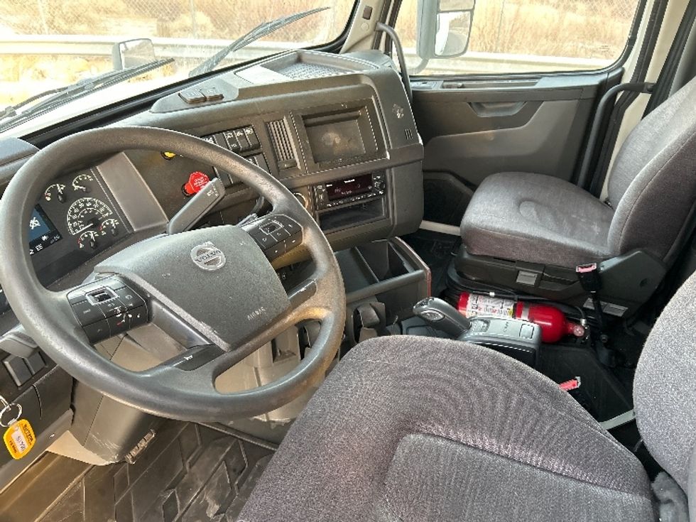 Sleeper Tractor-Heavy Duty Tractors-Volvo-2023-VNL64760-El Paso-TX-435,779\n\t\tmiles-$ 99,500 - Image 10