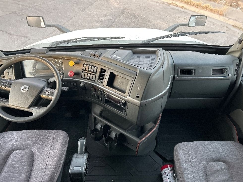 Sleeper Tractor-Heavy Duty Tractors-Volvo-2023-VNL64760-El Paso-TX-435,779\n\t\tmiles-$ 99,500 - Image 12