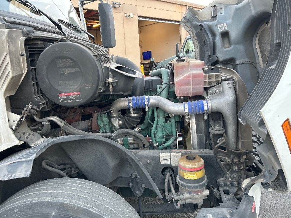 Sleeper Tractor-Heavy Duty Tractors-Volvo-2023-VNL64760-El Paso-TX-435,779\n\t\tmiles-$ 99,500 - Image 20