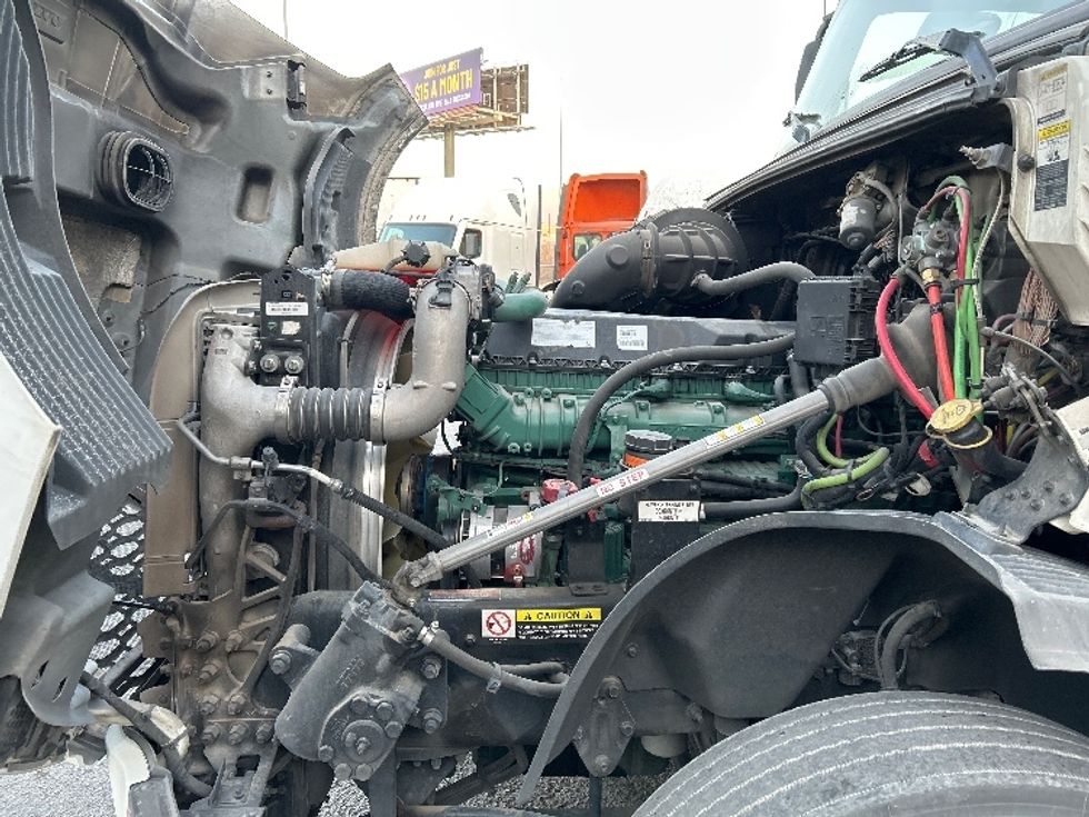Sleeper Tractor-Heavy Duty Tractors-Volvo-2023-VNL64760-El Paso-TX-435,779\n\t\tmiles-$ 99,500 - Image 21