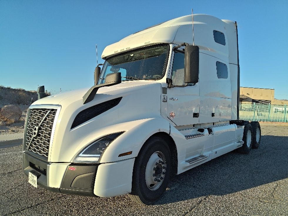 Sleeper Tractor-Heavy Duty Tractors-Volvo-2023-VNL64760-El Paso-TX-435,779\n\t\tmiles-$ 99,500 - Image 3