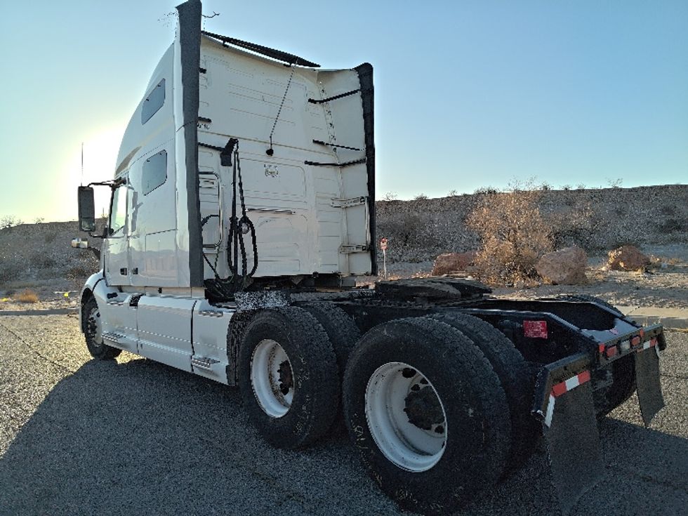Sleeper Tractor-Heavy Duty Tractors-Volvo-2023-VNL64760-El Paso-TX-435,779\n\t\tmiles-$ 99,500 - Image 5