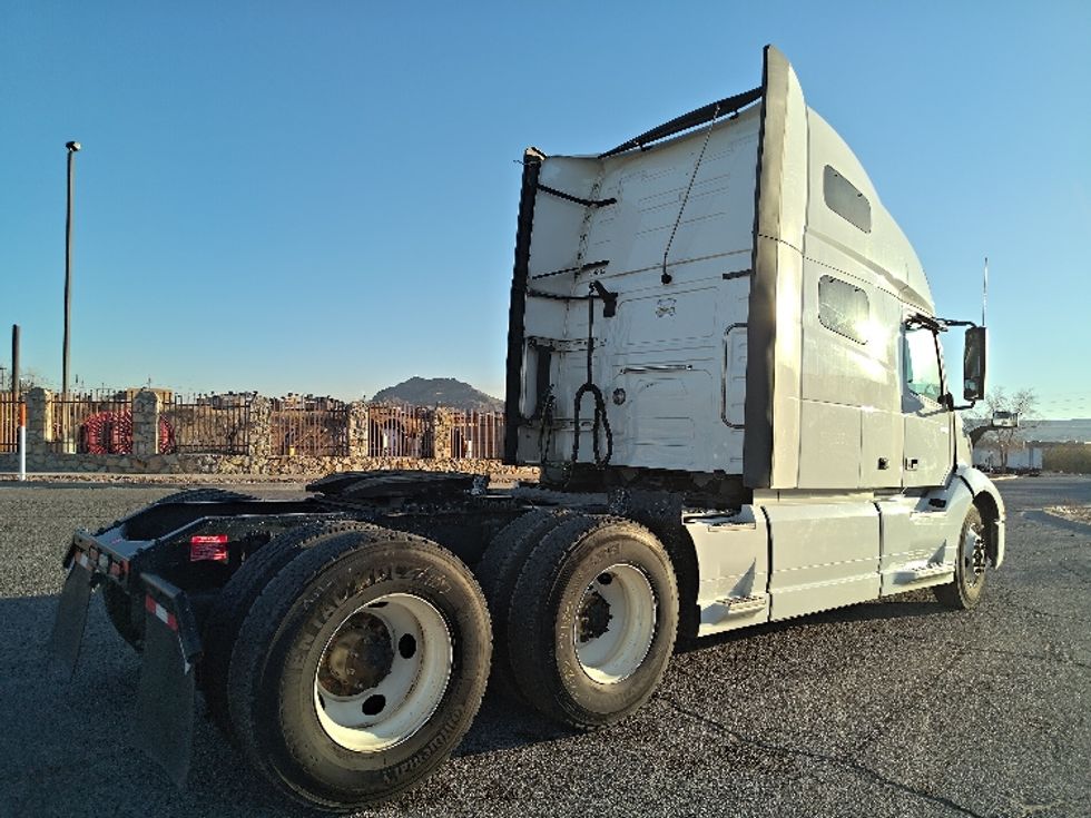 Sleeper Tractor-Heavy Duty Tractors-Volvo-2023-VNL64760-El Paso-TX-435,779\n\t\tmiles-$ 99,500 - Image 7