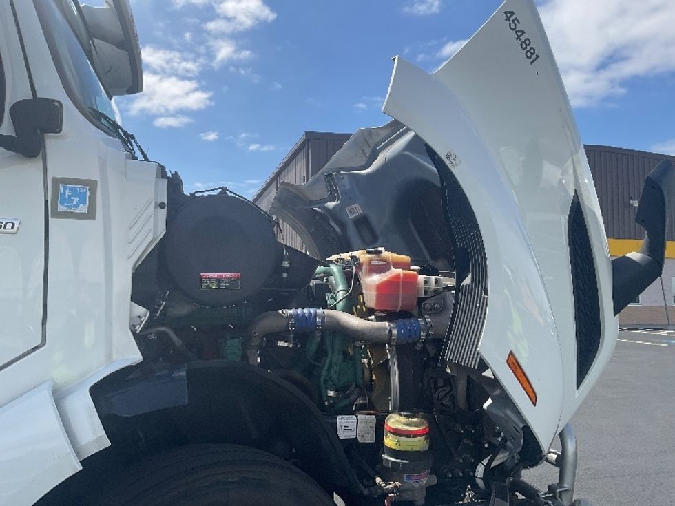 Sleeper Tractor-Heavy Duty Tractors-Volvo-2023-VNL64760-Everett-WA-590,286\n\t\tmiles-$ 81,000 - Image 20