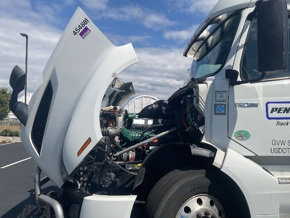 Sleeper Tractor-Heavy Duty Tractors-Volvo-2023-VNL64760-Everett-WA-590,286\n\t\tmiles-$ 81,000 - Image 21