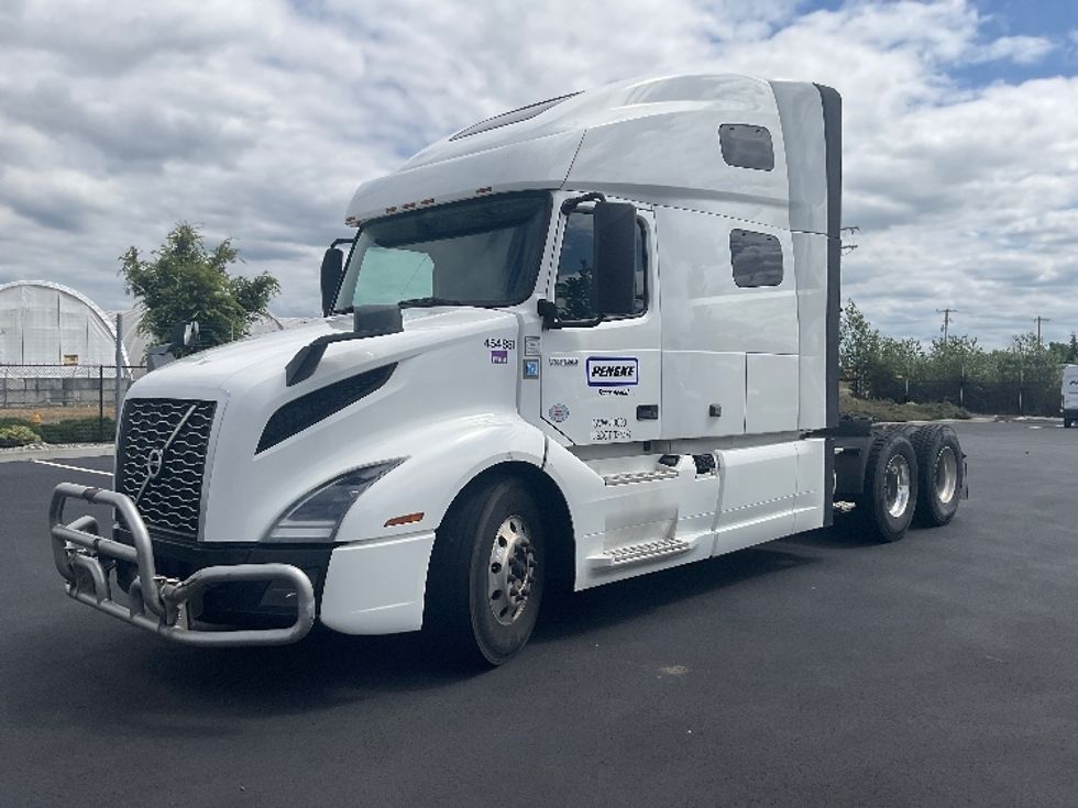 Sleeper Tractor-Heavy Duty Tractors-Volvo-2023-VNL64760-Everett-WA-590,286\n\t\tmiles-$ 81,000 - Image 3