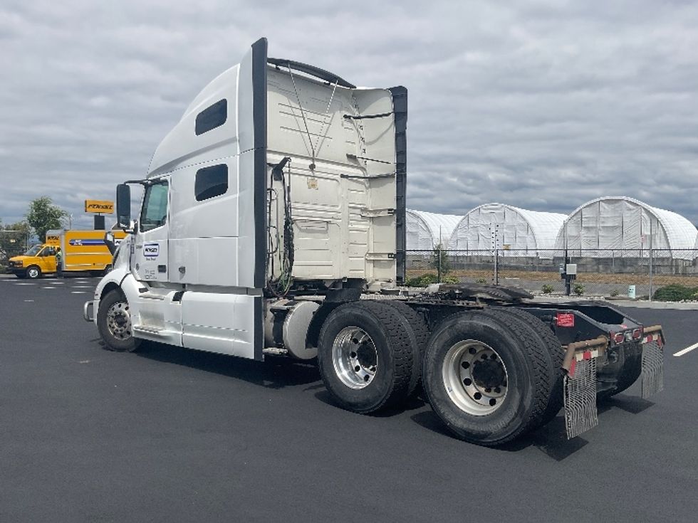 Sleeper Tractor-Heavy Duty Tractors-Volvo-2023-VNL64760-Everett-WA-590,286\n\t\tmiles-$ 81,000 - Image 5