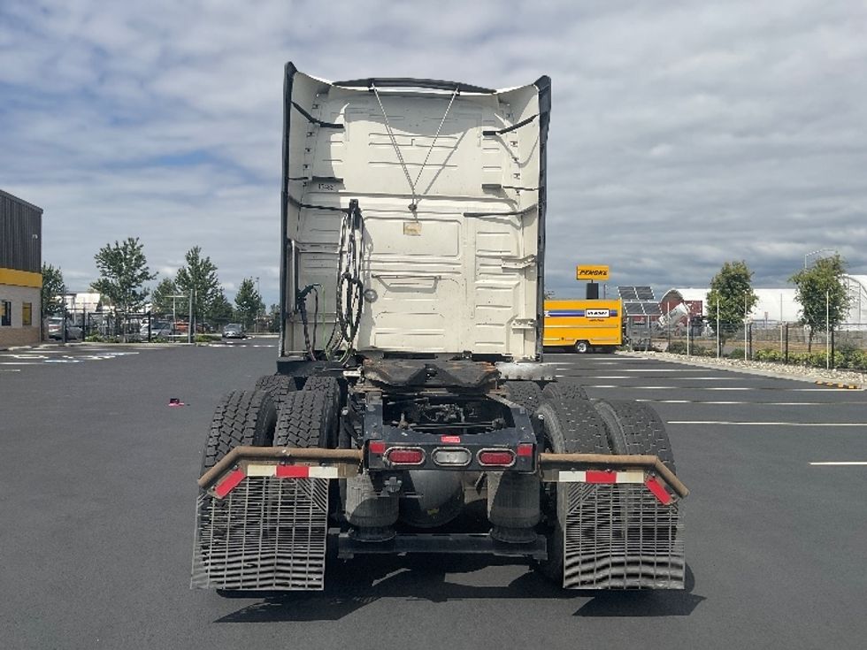 Sleeper Tractor-Heavy Duty Tractors-Volvo-2023-VNL64760-Everett-WA-590,286\n\t\tmiles-$ 81,000 - Image 6