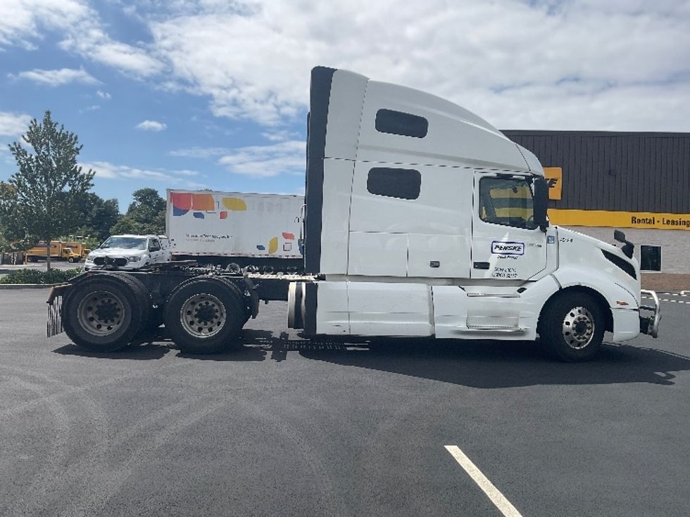 Sleeper Tractor-Heavy Duty Tractors-Volvo-2023-VNL64760-Everett-WA-590,286\n\t\tmiles-$ 81,000 - Image 8
