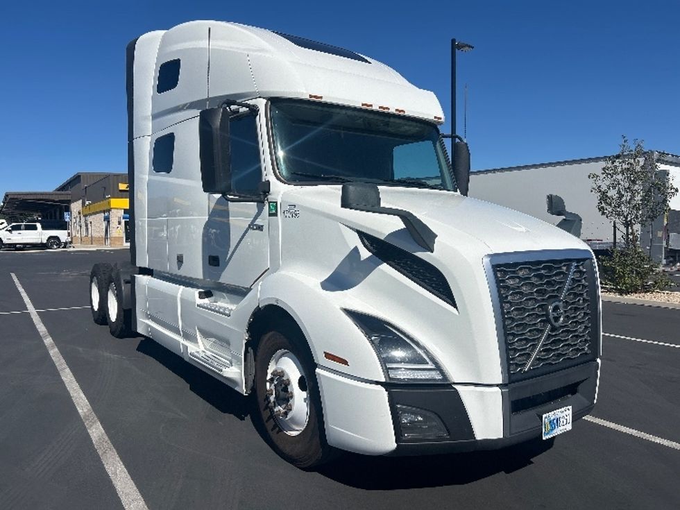 Sleeper Tractor-Heavy Duty Tractors-Volvo-2023-VNL64760-Fontana-CA-530,060\n\t\tmiles-$ 88,500 - Image 1