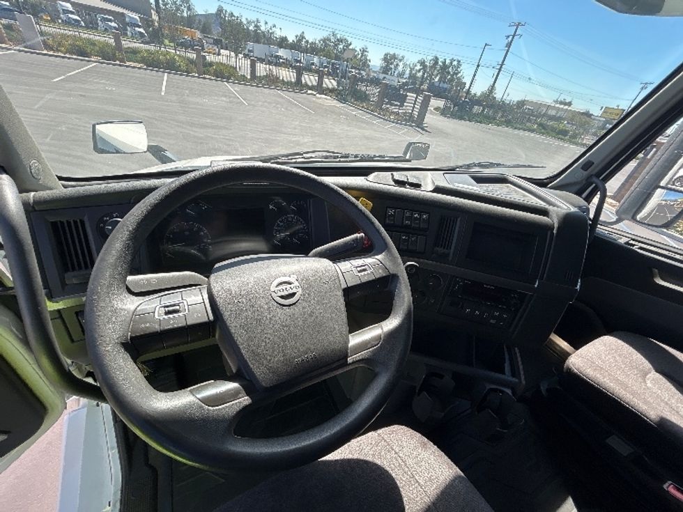 Sleeper Tractor-Heavy Duty Tractors-Volvo-2023-VNL64760-Fontana-CA-530,060\n\t\tmiles-$ 88,500 - Image 11