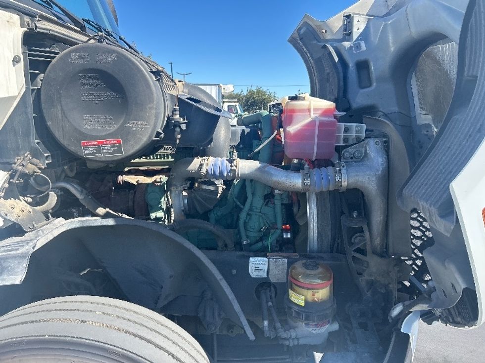 Sleeper Tractor-Heavy Duty Tractors-Volvo-2023-VNL64760-Fontana-CA-530,060\n\t\tmiles-$ 88,500 - Image 20