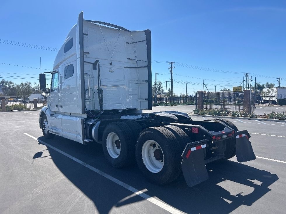 Sleeper Tractor-Heavy Duty Tractors-Volvo-2023-VNL64760-Fontana-CA-530,060\n\t\tmiles-$ 88,500 - Image 5