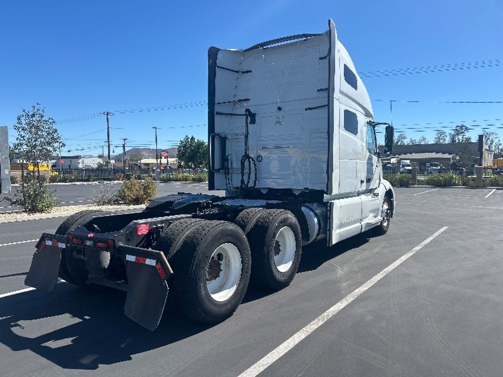 Sleeper Tractor-Heavy Duty Tractors-Volvo-2023-VNL64760-Fontana-CA-530,060\n\t\tmiles-$ 88,500 - Image 7