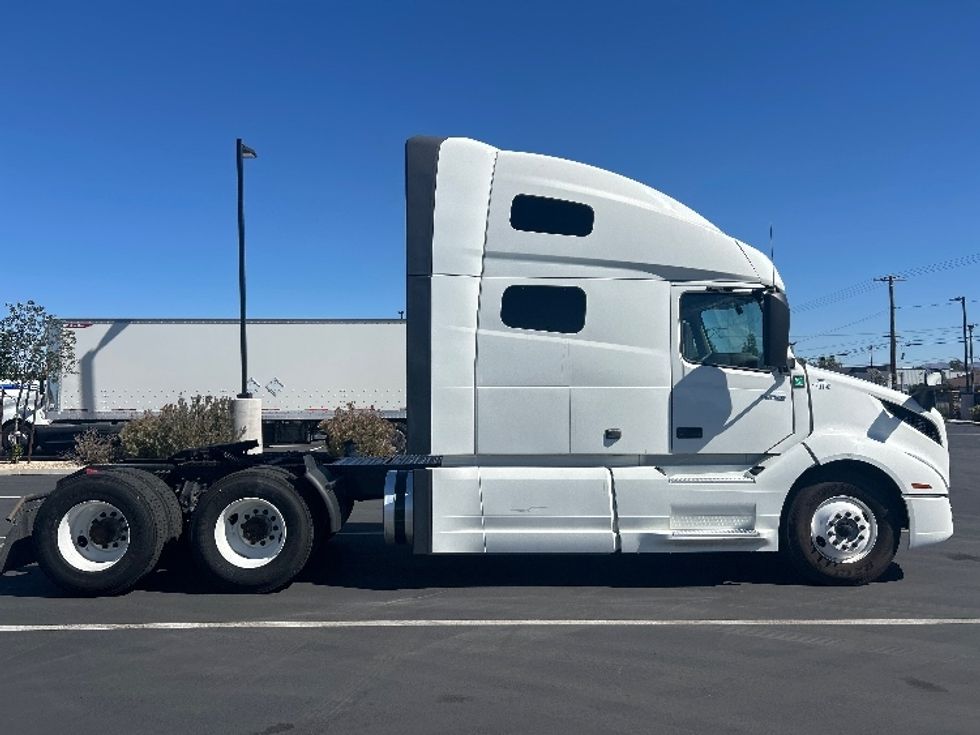 Sleeper Tractor-Heavy Duty Tractors-Volvo-2023-VNL64760-Fontana-CA-530,060\n\t\tmiles-$ 88,500 - Image 8