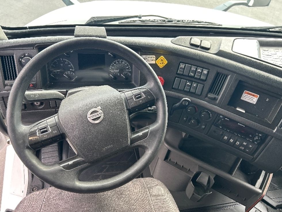 Sleeper Tractor-Heavy Duty Tractors-Volvo-2023-VNL64760-Fontana-CA-532,374\n\t\tmiles-$ 88,250 - Image 11