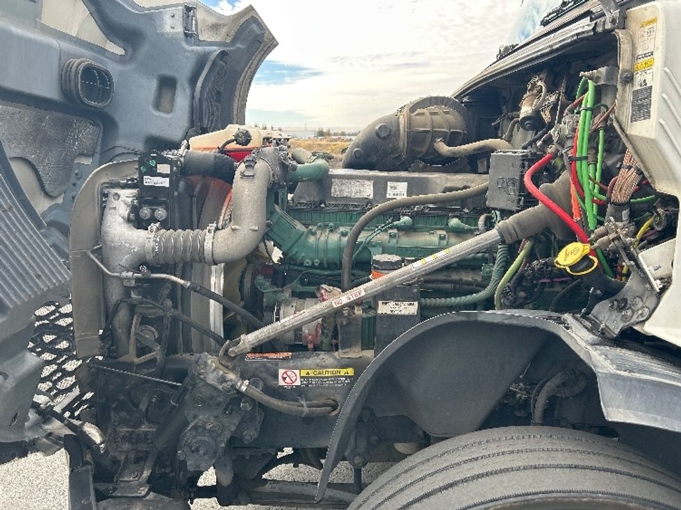 Sleeper Tractor-Heavy Duty Tractors-Volvo-2023-VNL64760-Fontana-CA-532,374\n\t\tmiles-$ 88,250 - Image 21