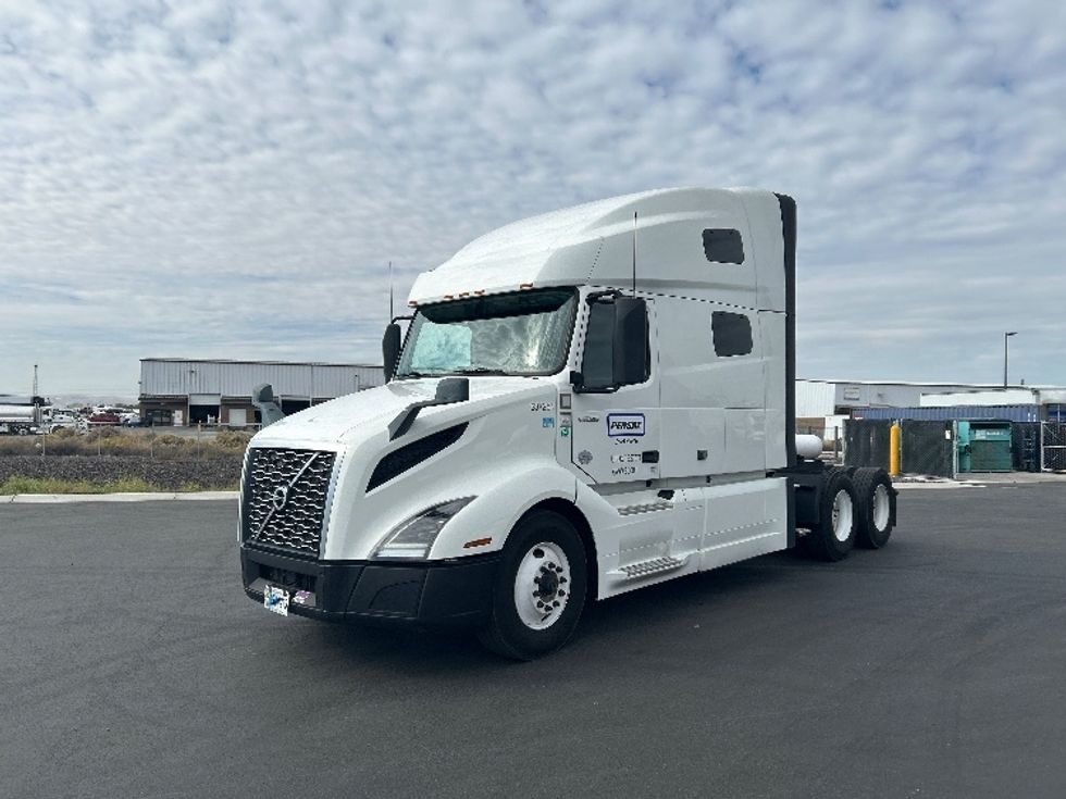 Sleeper Tractor-Heavy Duty Tractors-Volvo-2023-VNL64760-Fontana-CA-532,374\n\t\tmiles-$ 88,250 - Image 3