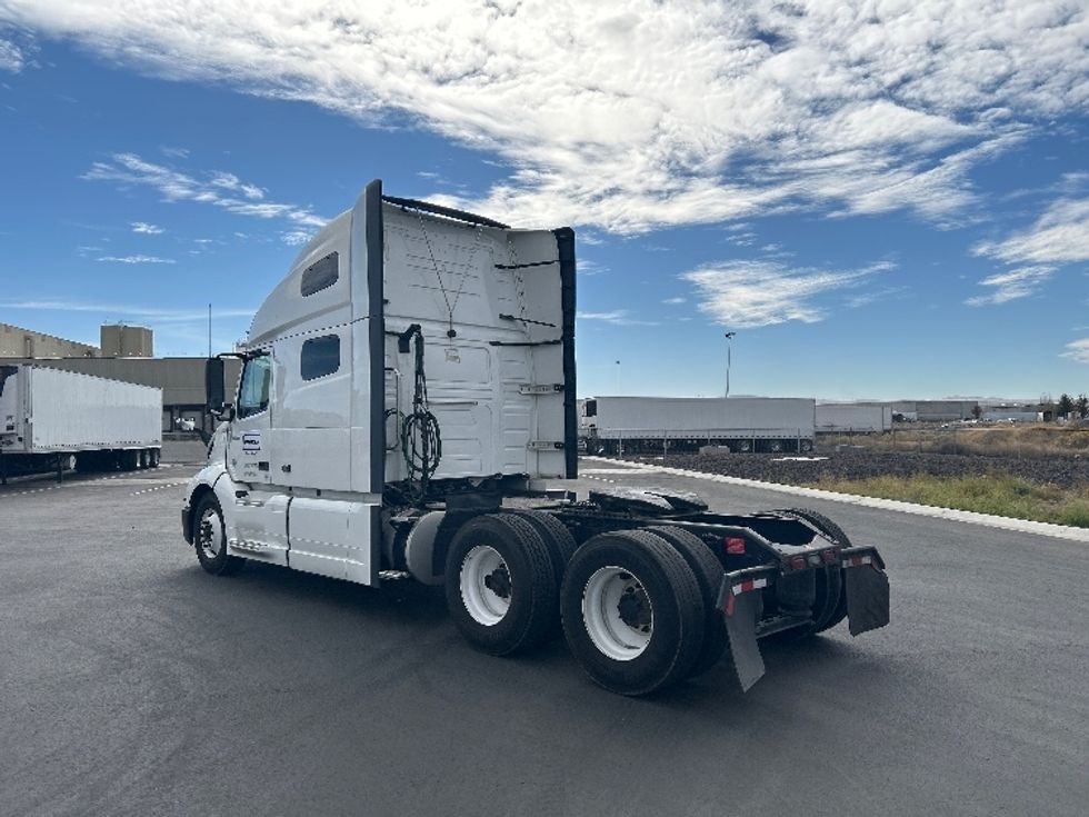 Sleeper Tractor-Heavy Duty Tractors-Volvo-2023-VNL64760-Fontana-CA-532,374\n\t\tmiles-$ 88,250 - Image 5