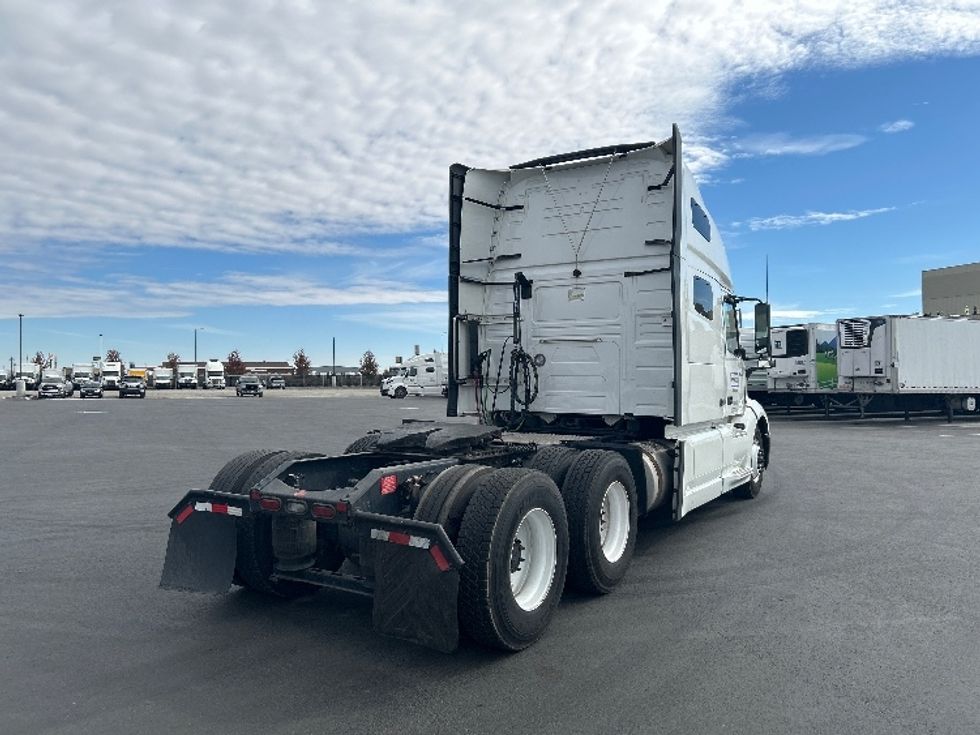 Sleeper Tractor-Heavy Duty Tractors-Volvo-2023-VNL64760-Fontana-CA-532,374\n\t\tmiles-$ 88,250 - Image 7