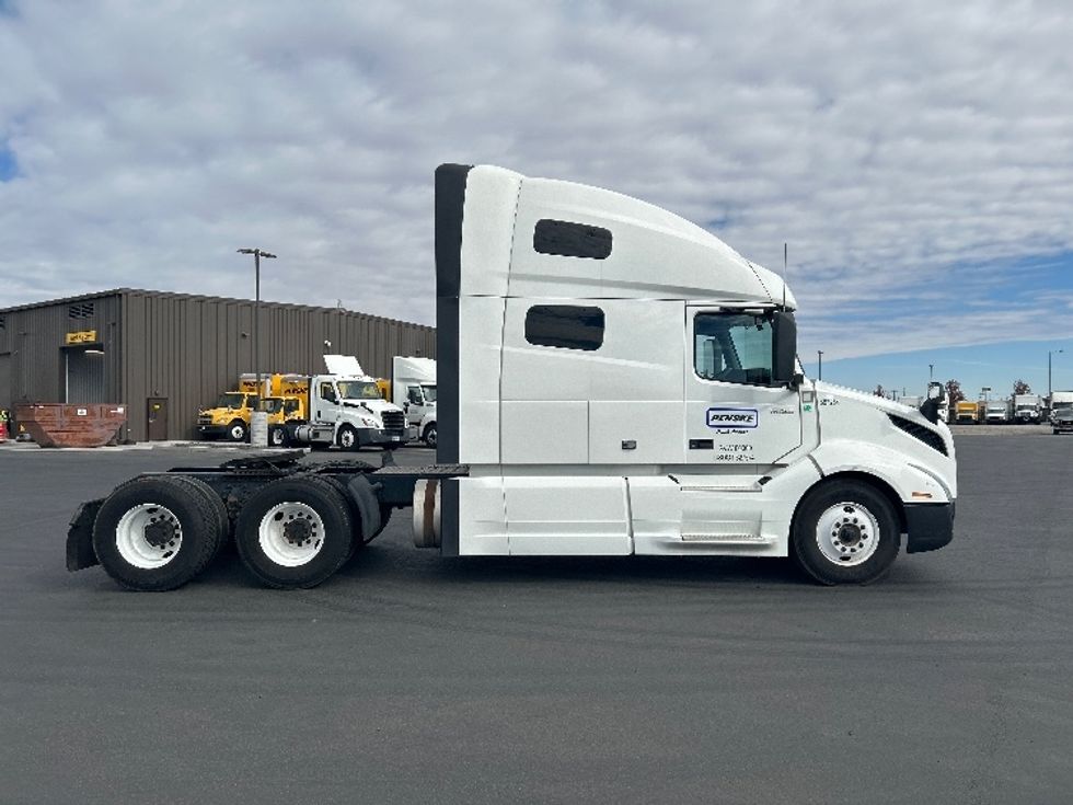 Sleeper Tractor-Heavy Duty Tractors-Volvo-2023-VNL64760-Fontana-CA-532,374\n\t\tmiles-$ 88,250 - Image 8