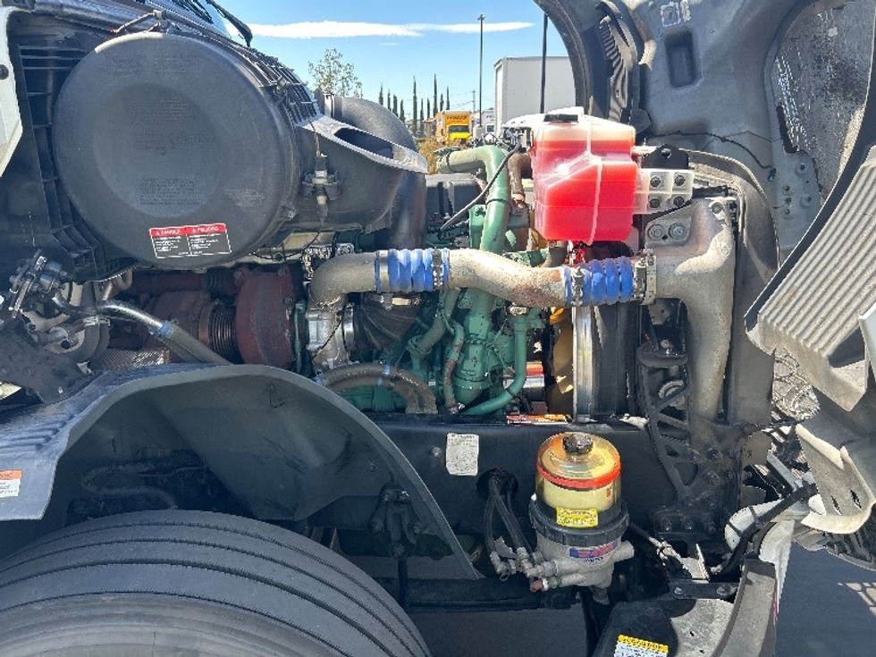 Sleeper Tractor-Heavy Duty Tractors-Volvo-2023-VNL64760-Fontana-CA-802,542\n\t\tmiles-$ 60,000 - Image 20