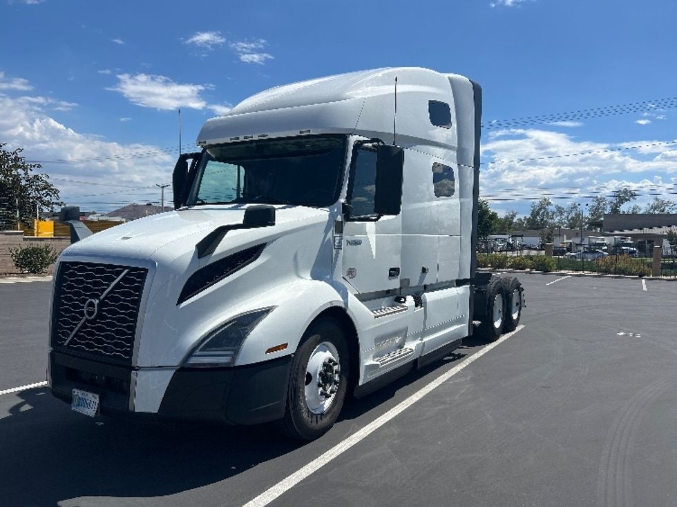 Sleeper Tractor-Heavy Duty Tractors-Volvo-2023-VNL64760-Fontana-CA-802,542\n\t\tmiles-$ 60,000 - Image 3