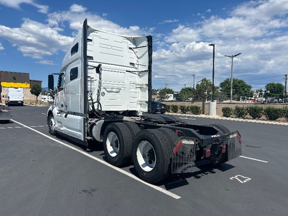 Sleeper Tractor-Heavy Duty Tractors-Volvo-2023-VNL64760-Fontana-CA-802,542\n\t\tmiles-$ 60,000 - Image 5