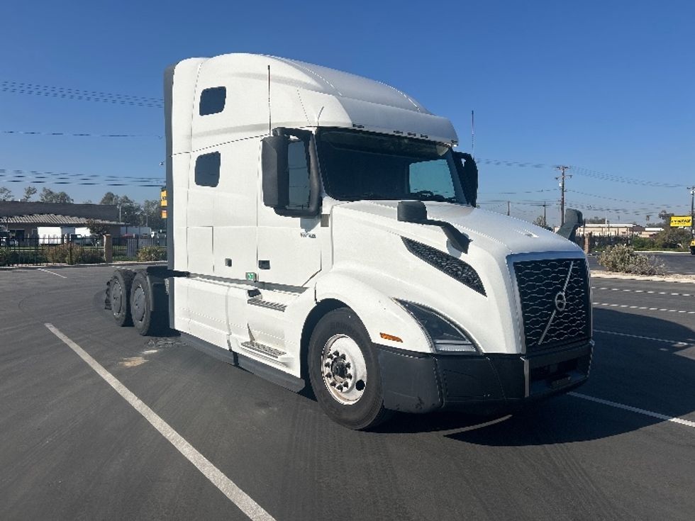 Sleeper Tractor-Heavy Duty Tractors-Volvo-2023-VNL64760-Fontana-CA-848,500\n\t\tmiles-$ 54,250 - Image 1