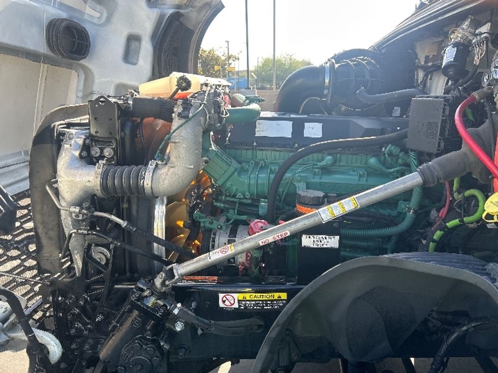 Sleeper Tractor-Heavy Duty Tractors-Volvo-2023-VNL64760-Fontana-CA-848,500\n\t\tmiles-$ 54,250 - Image 21