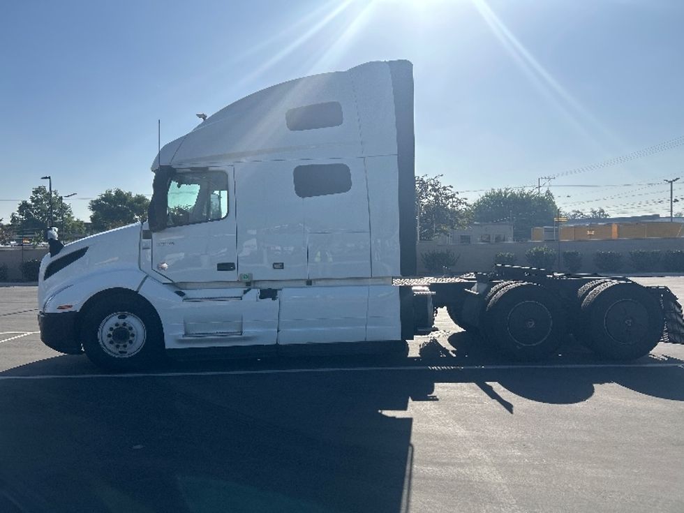 Sleeper Tractor-Heavy Duty Tractors-Volvo-2023-VNL64760-Fontana-CA-848,500\n\t\tmiles-$ 54,250 - Image 4