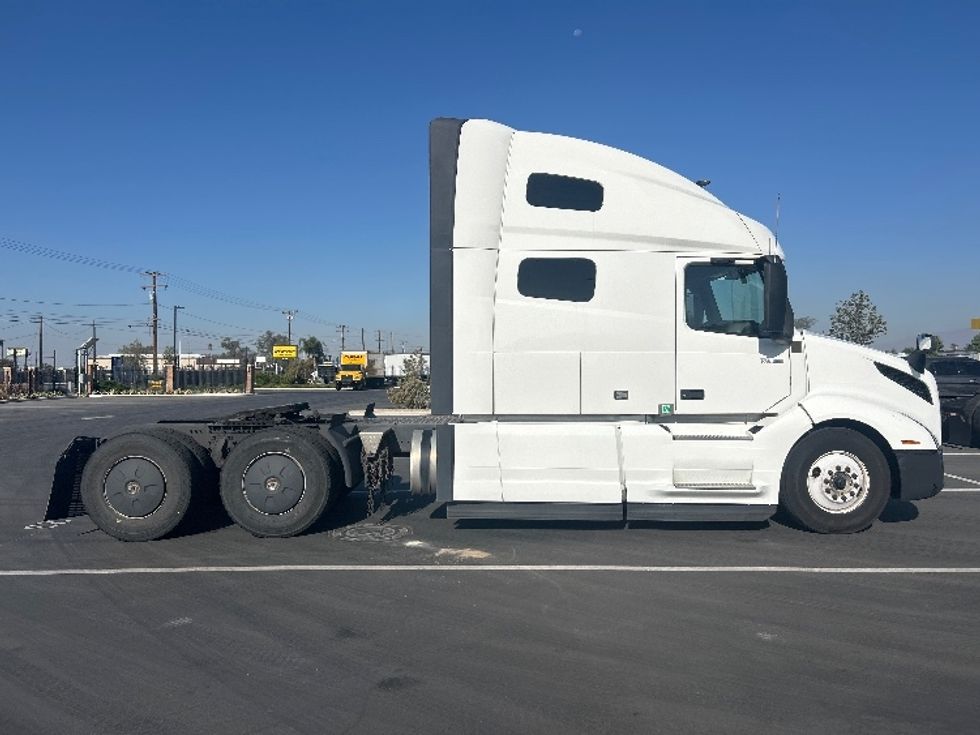 Sleeper Tractor-Heavy Duty Tractors-Volvo-2023-VNL64760-Fontana-CA-848,500\n\t\tmiles-$ 54,250 - Image 8