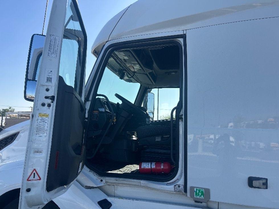 Sleeper Tractor-Heavy Duty Tractors-Volvo-2023-VNL64760-Fontana-CA-848,500\n\t\tmiles-$ 54,250 - Image 9