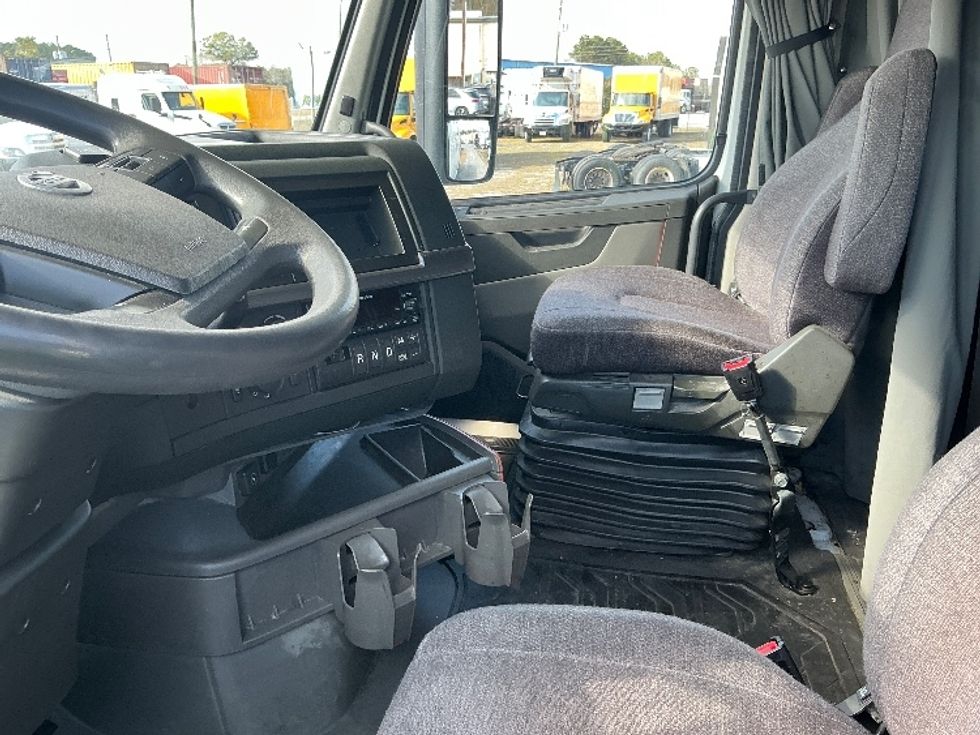 Sleeper Tractor-Heavy Duty Tractors-Volvo-2023-VNL64760-Garden City-GA-616,169\n\t\tmiles-$ 65,500 - Image 10