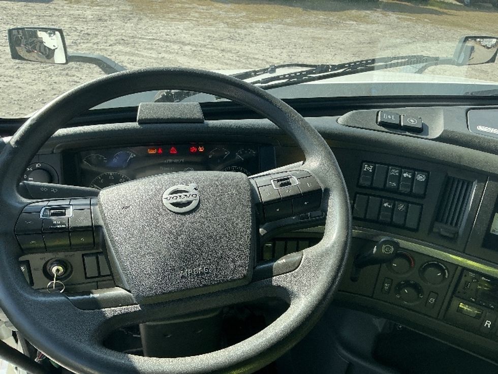 Sleeper Tractor-Heavy Duty Tractors-Volvo-2023-VNL64760-Garden City-GA-616,169\n\t\tmiles-$ 65,500 - Image 11
