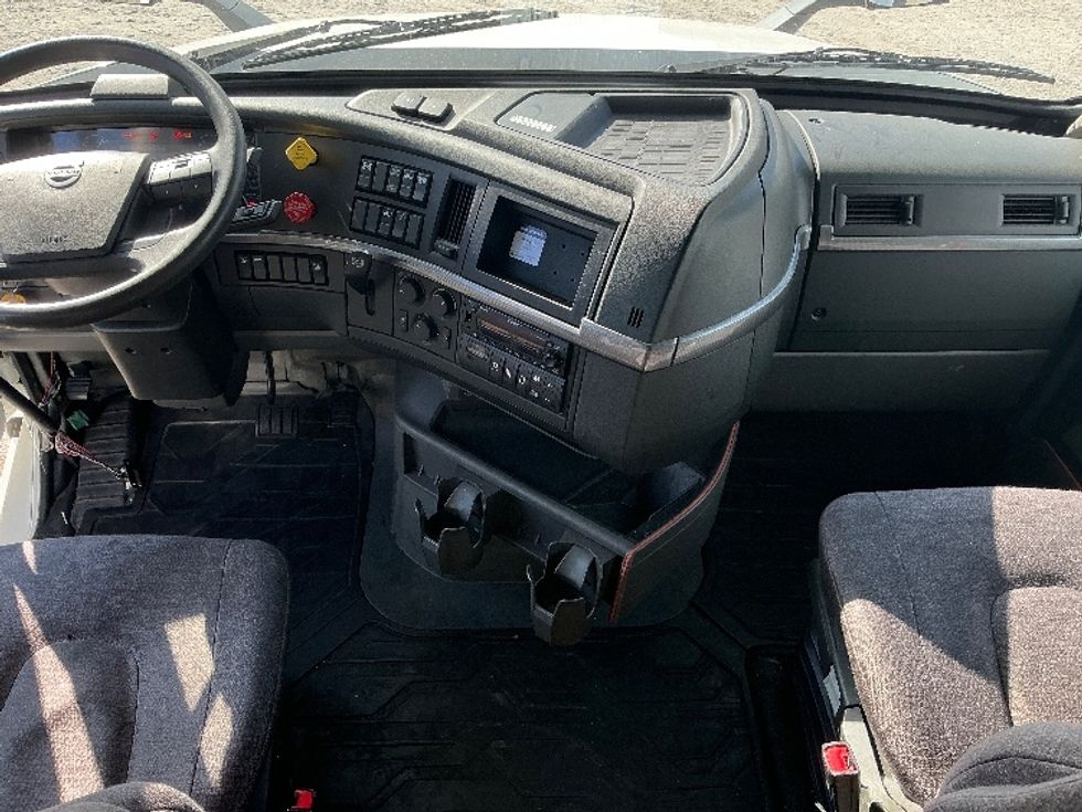 Sleeper Tractor-Heavy Duty Tractors-Volvo-2023-VNL64760-Garden City-GA-616,169\n\t\tmiles-$ 65,500 - Image 12