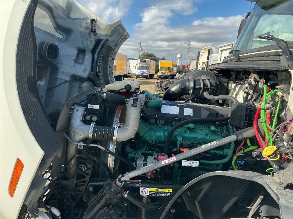 Sleeper Tractor-Heavy Duty Tractors-Volvo-2023-VNL64760-Garden City-GA-616,169\n\t\tmiles-$ 65,500 - Image 21