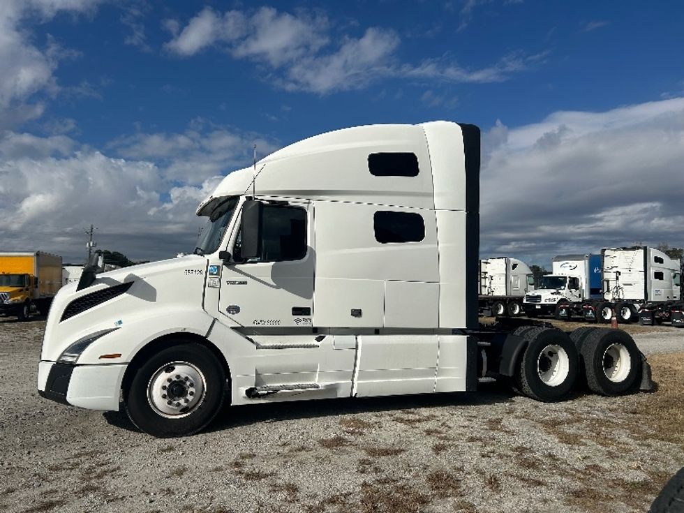 Sleeper Tractor-Heavy Duty Tractors-Volvo-2023-VNL64760-Garden City-GA-616,169\n\t\tmiles-$ 65,500 - Image 4
