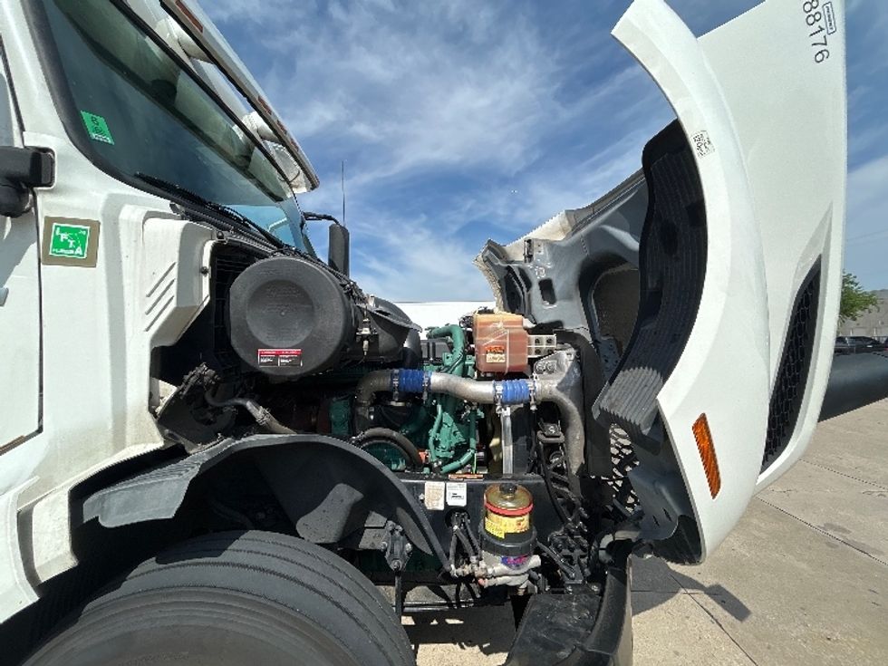 Sleeper Tractor-Heavy Duty Tractors-Volvo-2023-VNL64760-Grand Prairie-TX-469,323\n\t\tmiles-$ 84,500 - Image 19