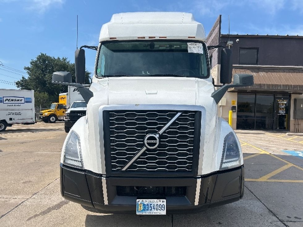 Sleeper Tractor-Heavy Duty Tractors-Volvo-2023-VNL64760-Grand Prairie-TX-469,323\n\t\tmiles-$ 84,500 - Image 2