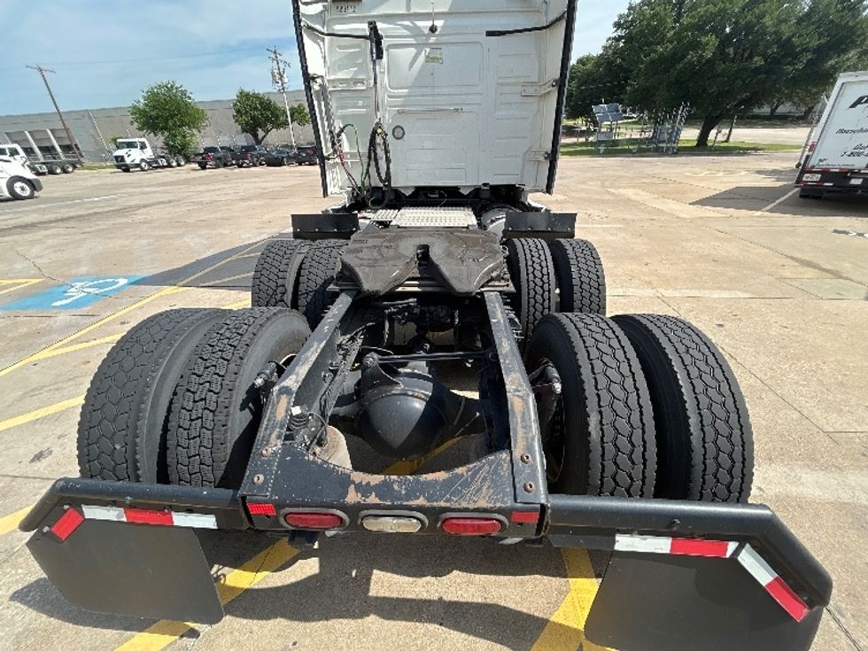 Sleeper Tractor-Heavy Duty Tractors-Volvo-2023-VNL64760-Grand Prairie-TX-469,323\n\t\tmiles-$ 84,500 - Image 6