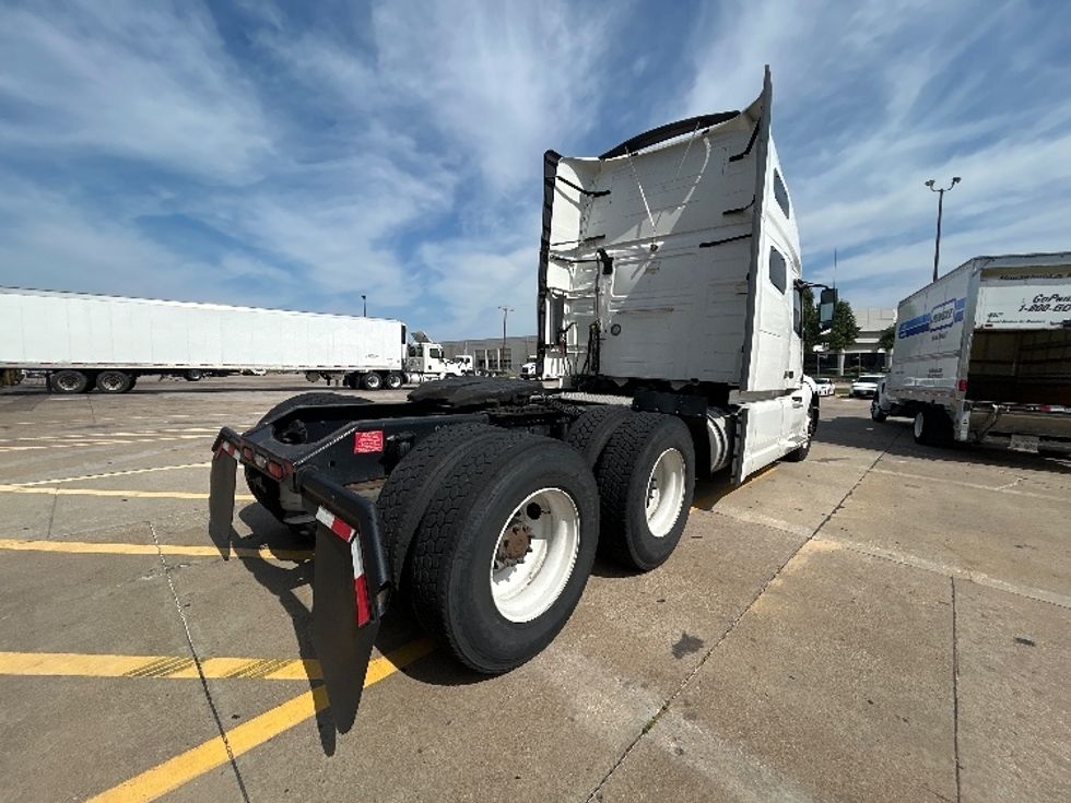Sleeper Tractor-Heavy Duty Tractors-Volvo-2023-VNL64760-Grand Prairie-TX-469,323\n\t\tmiles-$ 84,500 - Image 7